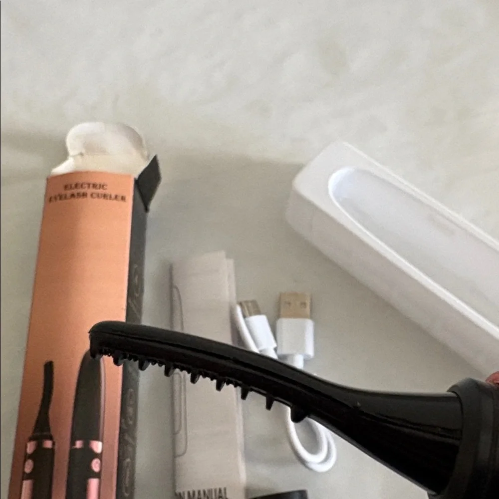 Electric Eyelash Curler - Black and Pink